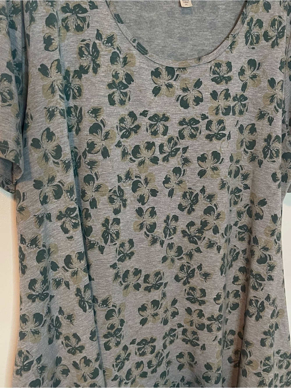 Lularoe 3XL Four Leaf Clover Top #23 - Picture 2 of 7